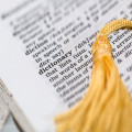 Hoofdletter na dubbele punt: wanneer wel en niet?