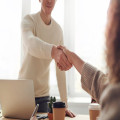 Hoe vind je de beste online deals voor vakanties en winkelproducten?